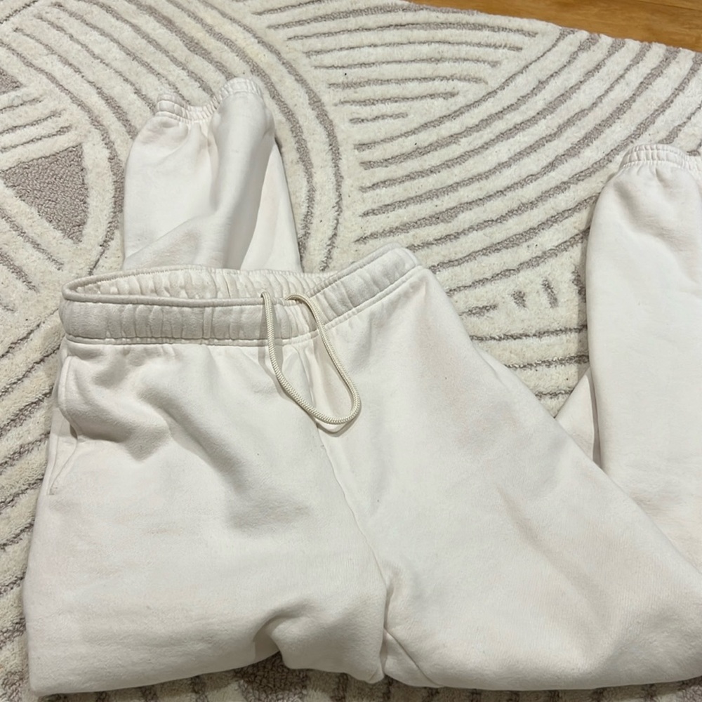 Aritzia White/Cream Sweatpants